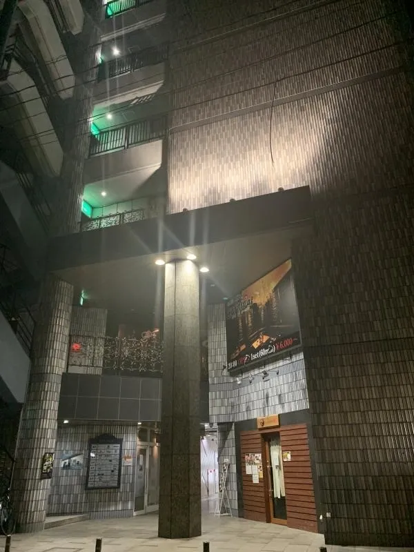 ｷﾞｬﾗﾘｰﾔﾏﾓﾄﾋﾞﾙ1階ｽﾍﾟｰｽの物件画像